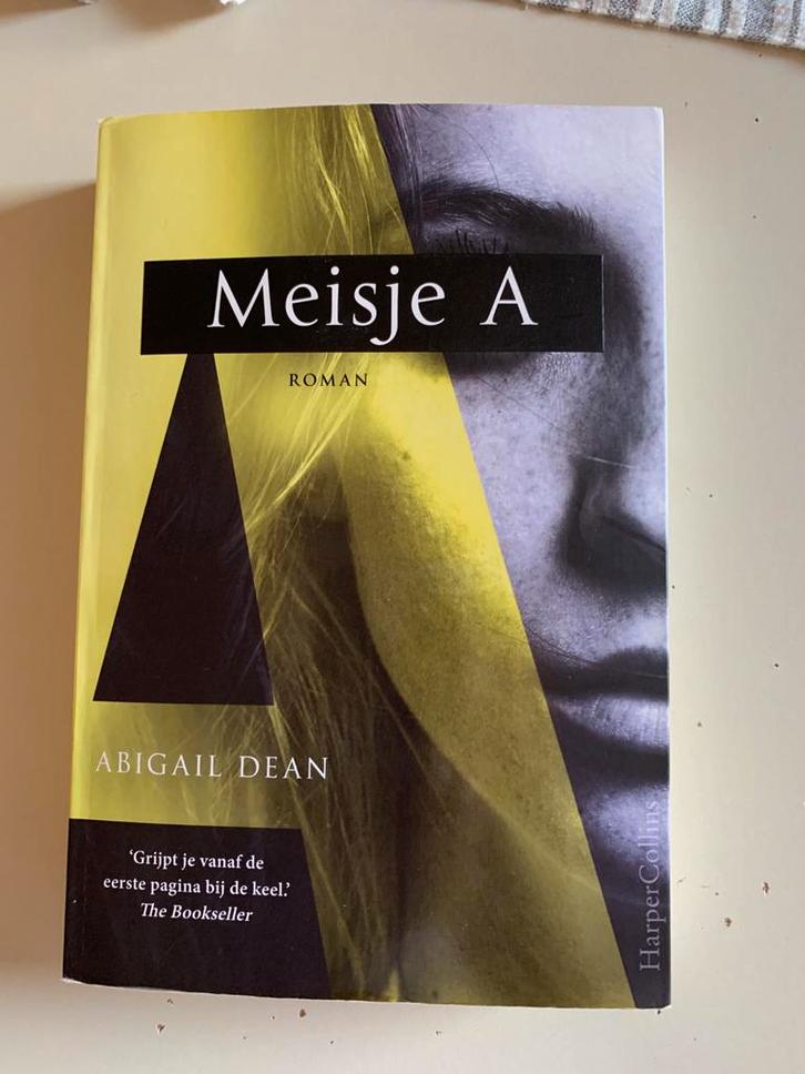 Abigail Dean - Meisje A, Boeken, Literatuur, Zo goed als nieuw, Nederland, Ophalen of Verzenden