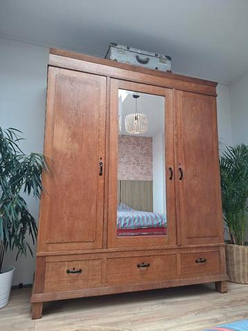 Vintage/Brocante linnenkast kledingkast kloosterkast eiken beschikbaar voor biedingen
