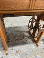 Oude naaimachine met tafeltje, Ophalen