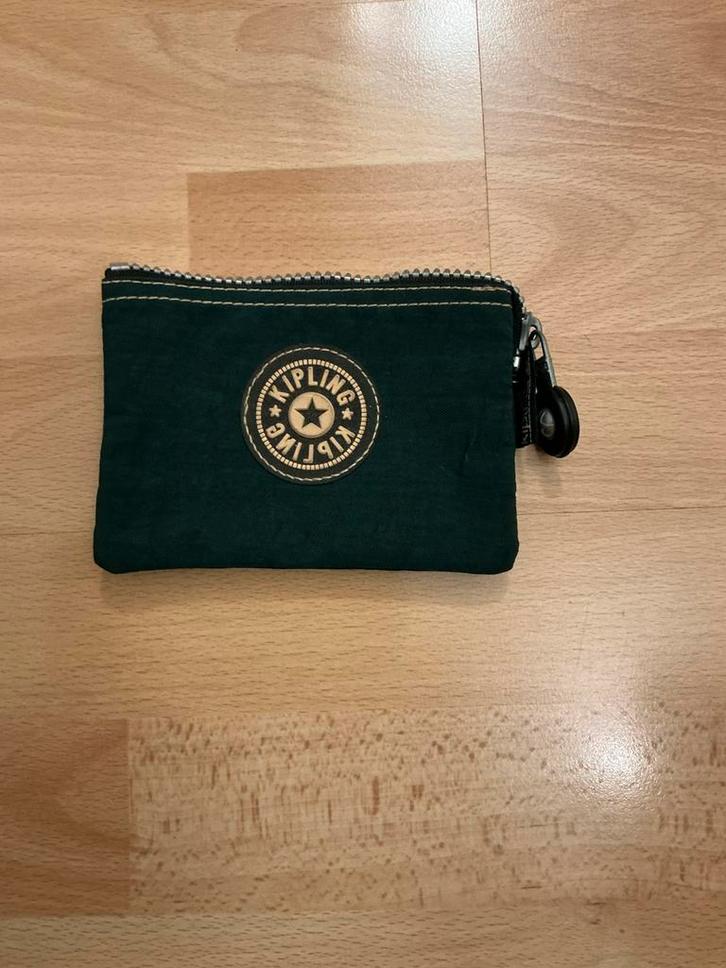 Merk:Kipling portemonnee  kleur donkergroen, Sieraden, Tassen en Uiterlijk, Portemonnees, Zo goed als nieuw, Overige merken, Groen
