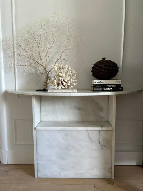 Prachtige marmeren design sidetable/dressoir/make up, Huis en Inrichting, Tafels | Sidetables, Zo goed als nieuw, 25 tot 50 cm