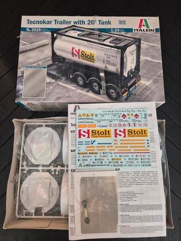Italeri nr 3929. 1/24 , 20ft tank chassis met tankcontainer. beschikbaar voor biedingen