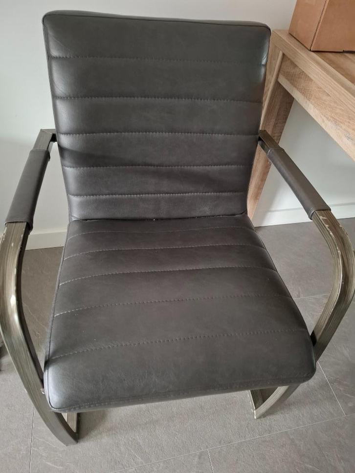 Eetkamer stoelen 4 stuks GRATIS, Huis en Inrichting, Stoelen, Gebruikt, Vier, Overige materialen, Grijs, Ophalen