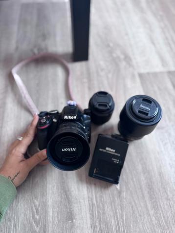 NIKON D3200 met verschillende lenzen beschikbaar voor biedingen