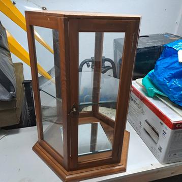6-hoekig kastje vitrine 72x52x47cm beschikbaar voor biedingen