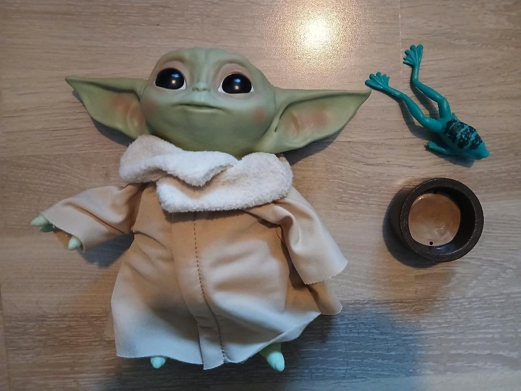 Baby Joda met bakje en kikker, Ophalen of Verzenden, Zo goed als nieuw, Actiefiguurtje