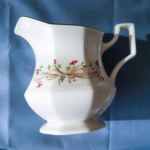 Serviesdelen Eternal Beau van Johnson Brothers, Huis en Inrichting, Keuken | Servies, Zo goed als nieuw, Bord(en), Overige stijlen