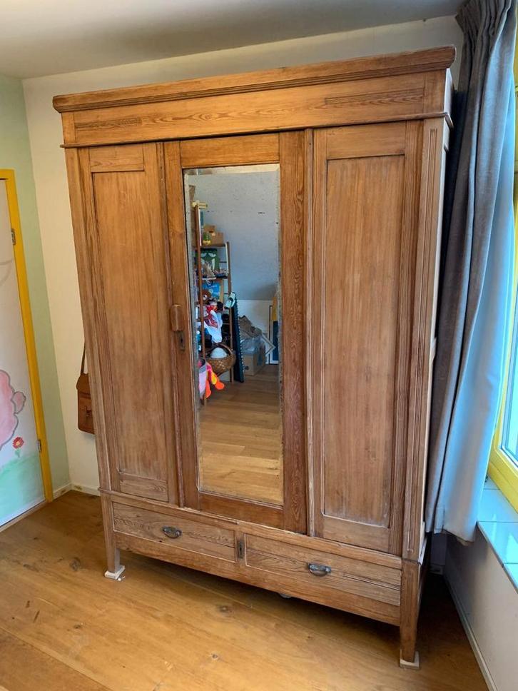Oude kledingkast., Huis en Inrichting, Kasten | Kledingkasten, Gebruikt, 200 cm of meer, 100 tot 150 cm, 25 tot 50 cm, Met plank(en)