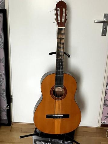 Spaanse gitaar beschikbaar voor biedingen