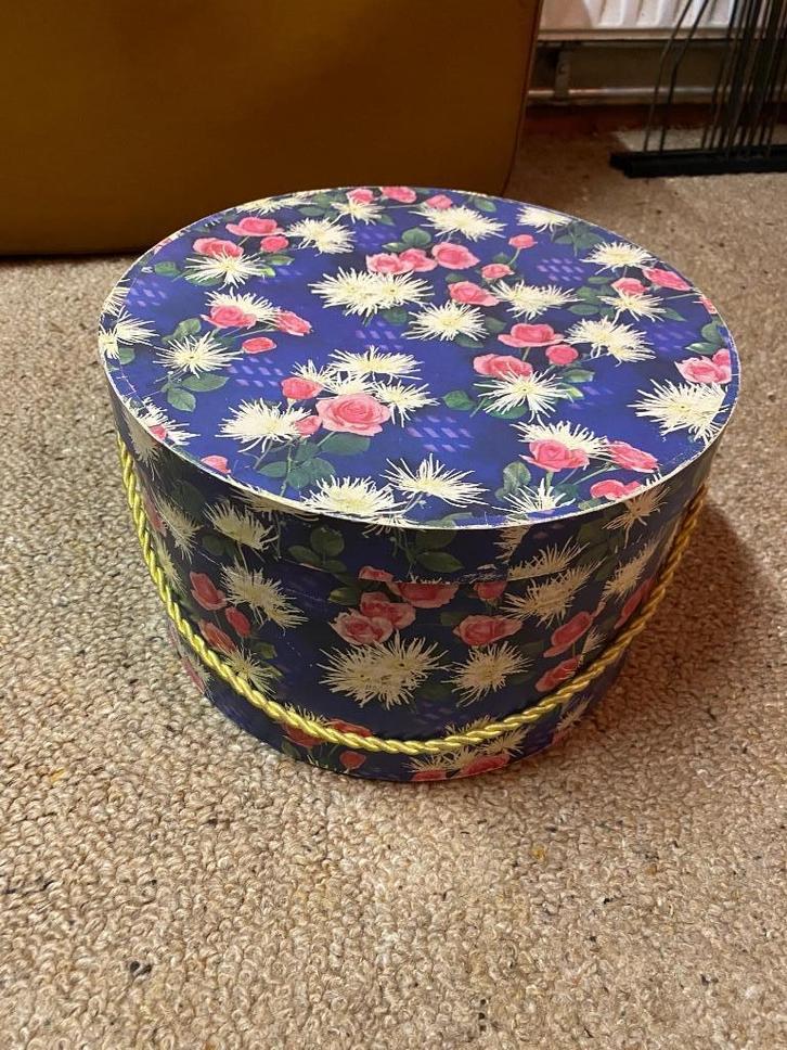 Vintage Hoedendoos met rozen decor, Antiek en Kunst, Curiosa en Brocante, Ophalen of Verzenden