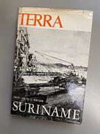 Suriname – en zijn buren – landen in ontwikkeling – 1968, Boeken, Ophalen of Verzenden, 20e eeuw of later