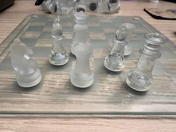 Glazen Schaakspel beschikbaar voor biedingen