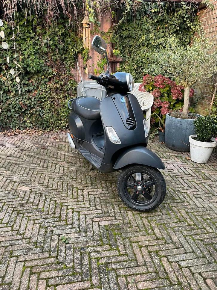 Vespa lx 2006 2takt, Fietsen en Brommers, Scooters | Vespa, Zo goed als nieuw, Vespa LX, Tweetakt, Ophalen
