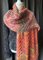 Handgebreide brede Sjaal - Kleurrijk en Warm!, Kleding | Dames, Mutsen, Sjaals en Handschoenen, Ophalen of Verzenden, Nieuw, Sjaal