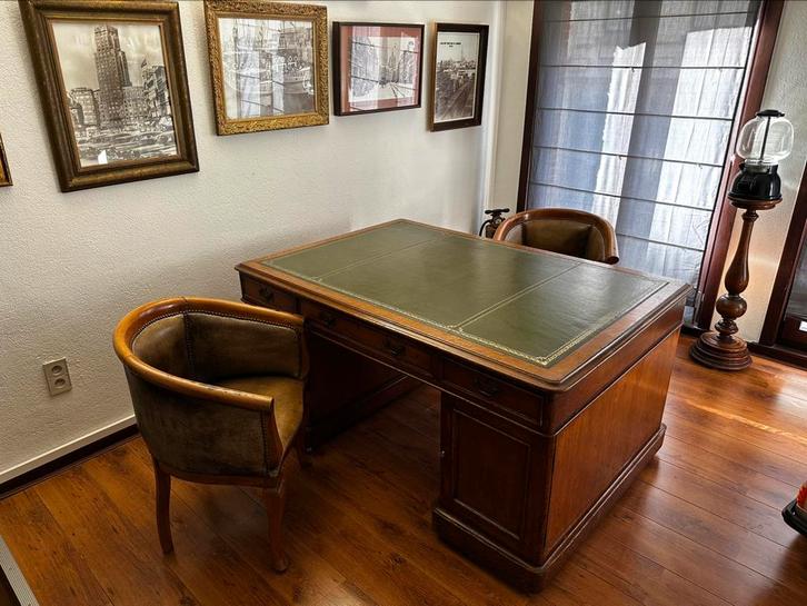 Klassiek bureau met leren blad + 2 stoelen, Antiek en Kunst, Antiek | Kantoor en Zakelijk, Ophalen