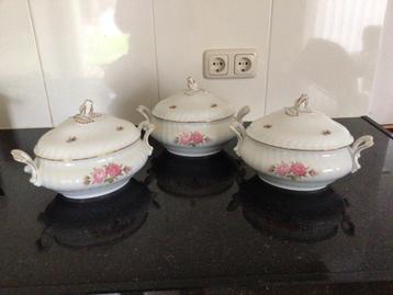 3 AK Moosrose Dekschalen beschikbaar voor biedingen