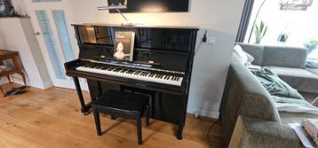 Zwarte Sabel Piano met Kruk beschikbaar voor biedingen