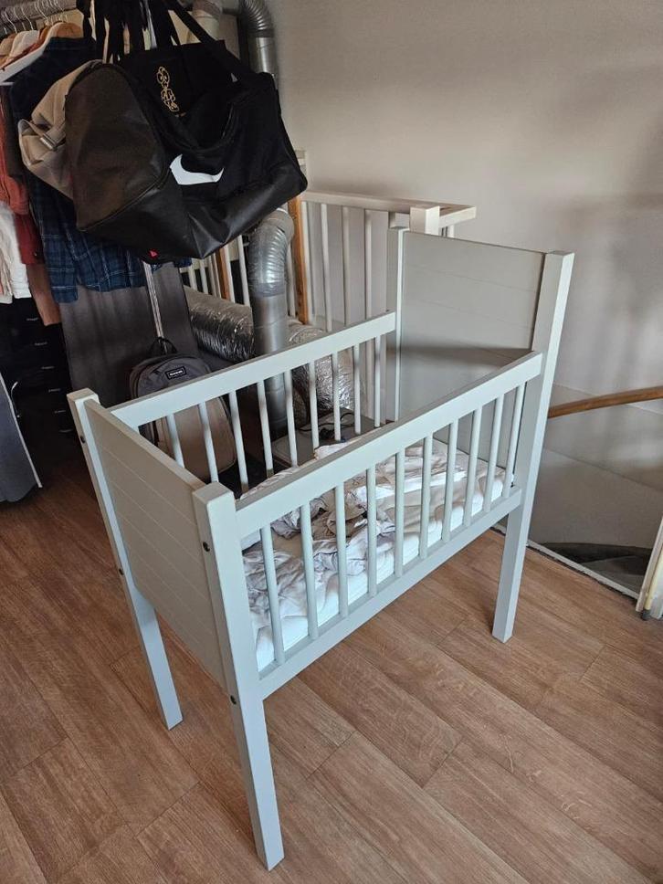 Kidsmill Wieg Noa Mat Grijs, Kinderen en Baby's, Babywiegjes en Ledikanten, Zo goed als nieuw, Wieg, Ophalen