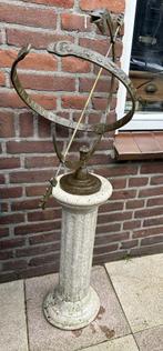 mooie messing zonnewijzer op betonnen voet voor in de tuin, Ophalen, Gebruikt