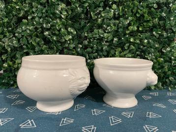 Soepkommen met Leeuwenkop beschikbaar voor biedingen