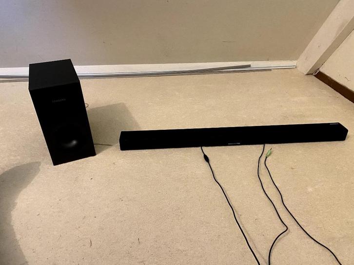 Uistekende Samsung HW K335/XN  Soundbar en subwooferbox, Audio, Tv en Foto, Soundbars, Zo goed als nieuw, Bluetooth, Met externe subwoofer