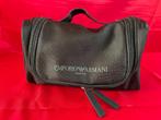 Armani Toilettas met rits - zwart, Sieraden, Tassen en Uiterlijk, Toilettassen, Ophalen of Verzenden, Gebruikt, Zwart, Heer of Dame