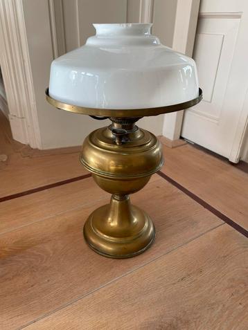 Vintage Olielamp met Melkglazen Kap (geen stolp) beschikbaar voor biedingen