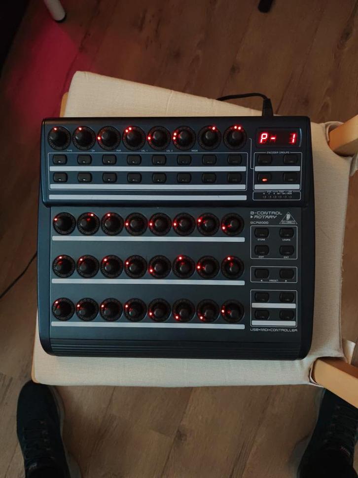 Behringer BCR2000 rotary control MIDI controller, Muziek en Instrumenten, Midi-apparatuur, Zo goed als nieuw, Ophalen of Verzenden