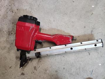 Grote BEA luchttacker. Stripnagels beschikbaar voor biedingen