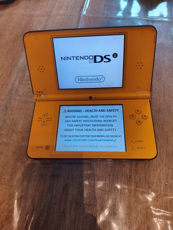 Nintendo DSi XL - Incl. Oplader, Zonder Pen, Spelcomputers en Games, Spelcomputers | Nintendo DS, Gebruikt, Dsi XL, Geel, Ophalen of Verzenden