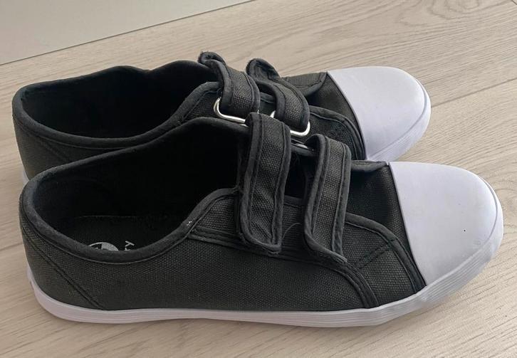 Gymschoenen zwart maat 39 unisex, Kinderen en Baby's, Kinderkleding | Schoenen en Sokken, Gebruikt, Sportschoenen, Jongen of Meisje
