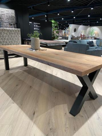 nu of nooit! Eettafel Yucca. Hout: mangohout beschikbaar voor biedingen