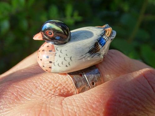 Ring met een eend., Sieraden, Tassen en Uiterlijk, Oorbellen, Nieuw, Overige materialen, Overige kleuren, Ophalen of Verzenden