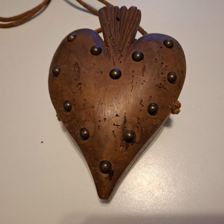 Oude Volkskunst Houten recipient Hartvormig, Antiek en Kunst, Curiosa en Brocante, Verzenden