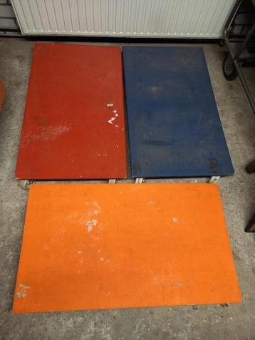 3 grote meubelhondjes 60x100 cm beschikbaar voor biedingen