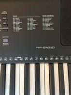 Keyboard met 74 toetsen + accessoires, Ophalen, Yamaha, Zo goed als nieuw, Met standaard