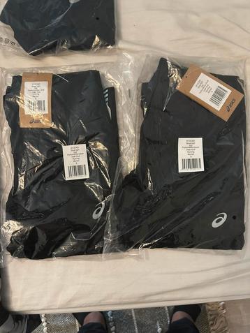 Asics sport btoeken beschikbaar voor biedingen