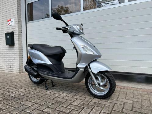 Nieuwstaat Piaggio Fly brom scooter. 1947 KM! 45 KM. 4T. C44, Fietsen en Brommers, Scooters | Piaggio, Zo goed als nieuw, Fly