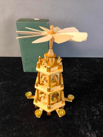 Duitse kerstpyramide met 3 verdiepingen  beschikbaar voor biedingen