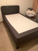 Mooi bed met grijze bekleding, Ophalen, 90 cm, Eenpersoons, Zo goed als nieuw