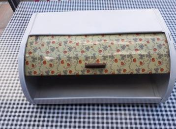 Retro Broodtrommel met Rolluikdeur beschikbaar voor biedingen