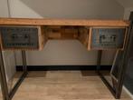 Stoer bureau van wrakhout met stalen frame, Ophalen, Zo goed als nieuw