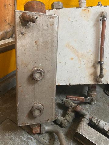 hydroliek tank en hydro koeler beschikbaar voor biedingen