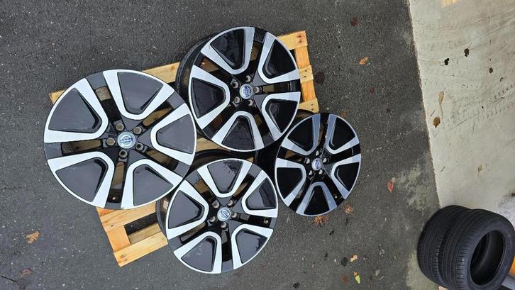 19 Inch Originele Volvo Velgenset 31680404 (adv.9), Auto-onderdelen, Banden en Velgen, Velg(en), Zomerbanden, 19 inch, 235 mm
