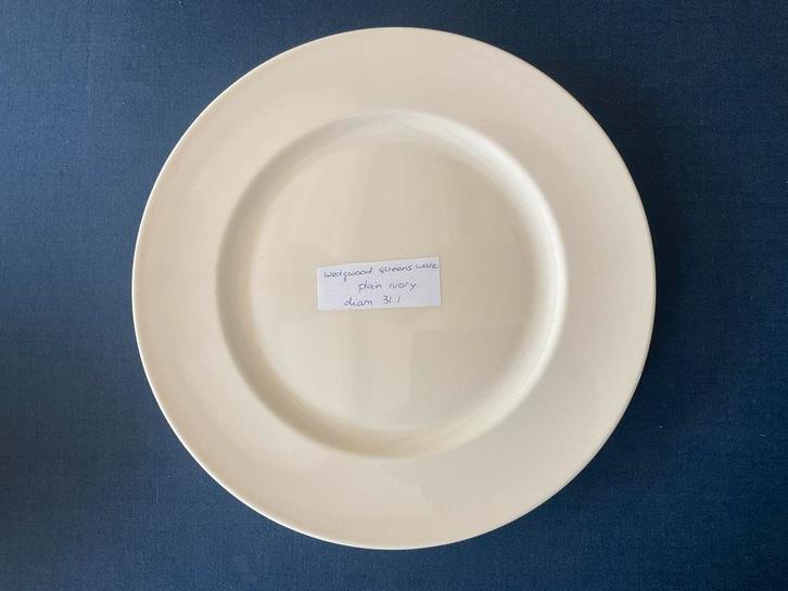 Wedgwood traditional plain taartbord diameter 31.1, Huis en Inrichting, Keuken | Servies, Zo goed als nieuw, Bord(en), Wedgwood