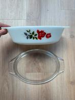 Prachtige vintage ovenschaal met bloemen opdruk, Gebruikt, Ophalen of Verzenden, Overige stijlen, Glas