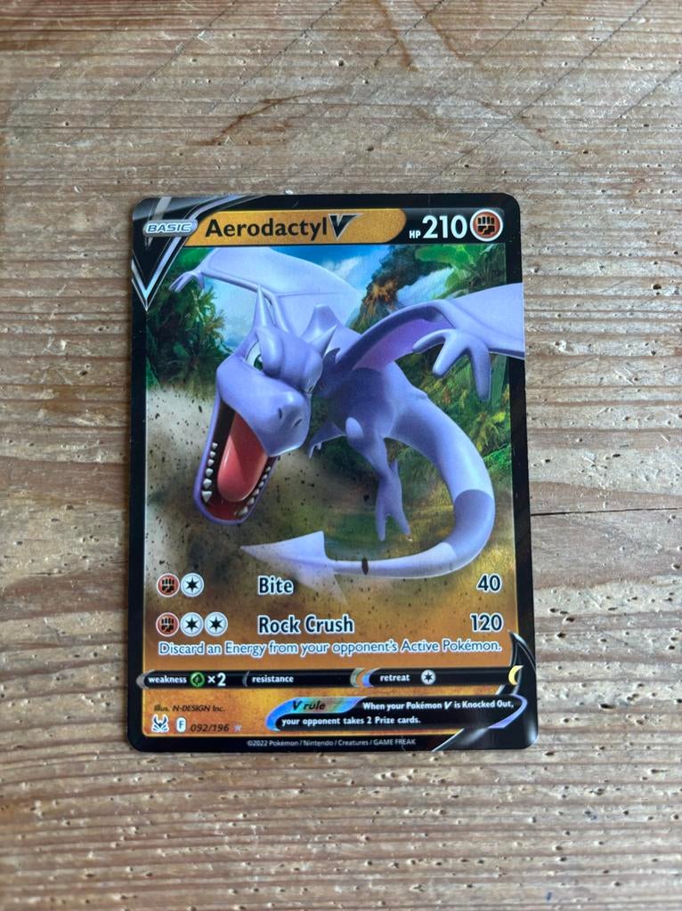 Aerodactyl V - Pokémon Kaart, Hobby en Vrije tijd, Verzamelkaartspellen | Pokémon, Ophalen of Verzenden, Gebruikt, Losse kaart