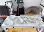 Servies Wit met Bloemen (Incompleet), Antiek en Kunst, Antiek | Servies compleet, Ophalen