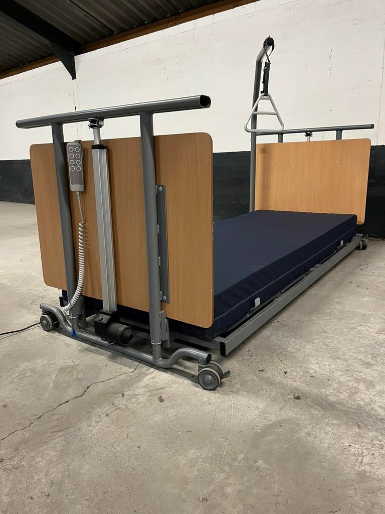 Hoog laag bed Verpleeghuis bed Thuiszorg bed EXTRA LAAG ⬇️⬇️, Ophalen, Gebruikt