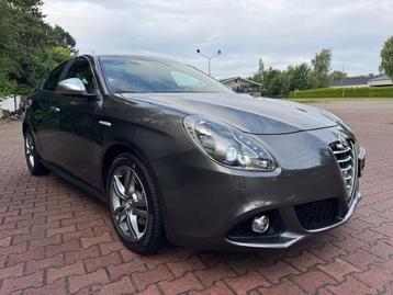 Alfa Romeo Giulietta 1.4T 170PK AUTOMAAT/EXCLUSIVE/LEER/XENO beschikbaar voor biedingen